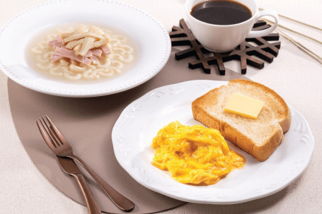 Fǎng Bào Sī Huǒ Tuǐ Sī Tāng Tōng Fěn． Chǎo Dàn Shredded Mock Abalone Ham W Macaroni In Soup． Scrambled Eggs