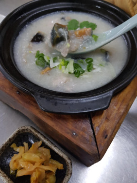 Pí Dàn Shòu Ròu Zhōu Preserved Egg Pork Porridge