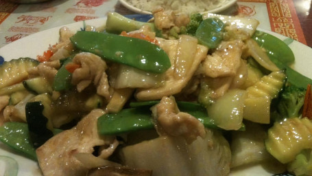 E8. Moo Goo Gai Pan