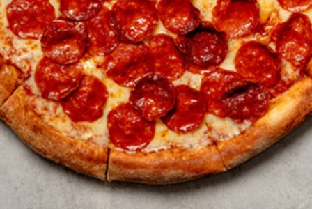 Doppelte Peperoni-Pizza Mit Großem, Authentischem, Dünnem Boden