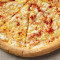 Vegane Käse-Tomaten-Pizza Mit Mittlerer Authentischer Dünner Kruste