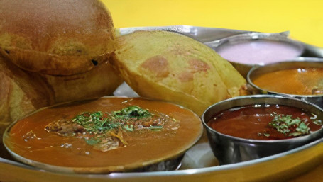 Puri With Chicken Curry