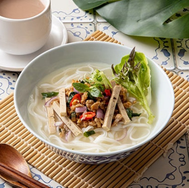 B. Zhá Ròu Jīn Bù Huàn Là Ròu Suì Tāng Jīn Biān Fěn Pèi Niú Jiǎo Bāo、 Jīn Bù Huàn Chǎo Dàn  B. Rice Noodle With Minced Pork, Vietnamese Sausage With Chili And Basil In Soup