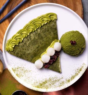 Matcha Red Bean Crepe With Gelato Hóng Dòu Mǒ Chá Jì Lián Kě Lì Bǐng