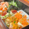 Combo Especial 1 1 temaki salmão completo 9 peças de sushis)