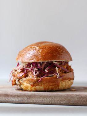 Shāo Kǎo Jiàng Shǒu Sī Zhū Ròu Hàn Bǎo Bbq Pulled Pork Sandwich