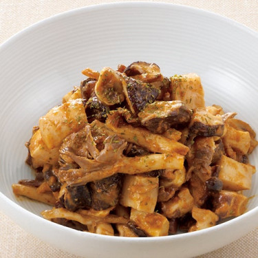 Jiā Pèi Shǒu Gōng Jiàng Zhī Chǎo Zá Jūn Add Mixed Mushroom In Homemade Sauce