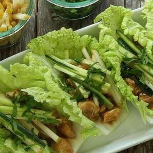 Thailändisches Erdnuss-Hähnchen-Wrap