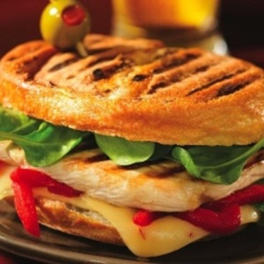 Gegrilltes Hähnchen-Panini