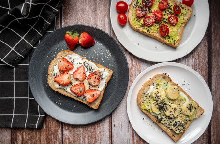 Avocado, Eiweiß-Spinat-Frühstückspower-Sandwich