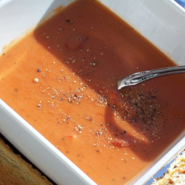 Tomaten-Basilikum-Cremesuppe