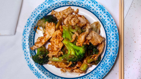 H6. Chicken With Broccoli