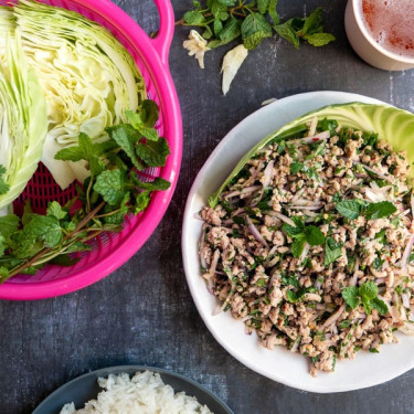 Larb-Salat