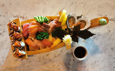 Sushi Sashimi Entree S308