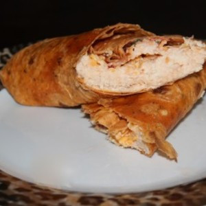 Krosses Buffalo-Hähnchen-Wrap-Mahlzeit