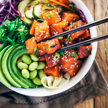 Lachs Poke Schüssel