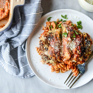 Gebackene Hähnchenparmesan-Nudeln