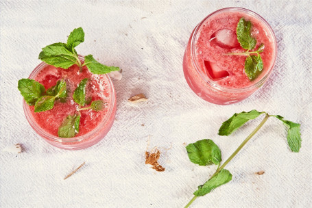 Doppelter Beeren-Mojito-Shaker