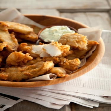 Bierbeschichteter Fisch Und Pommes