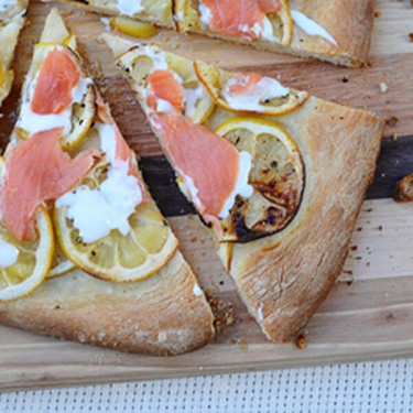 Lachs Pizza