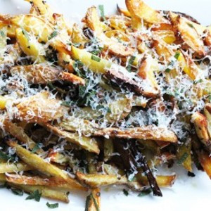 Knoblauch Parmesan Überladene Pommes