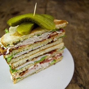 Puten-Bacon Club Sandwich