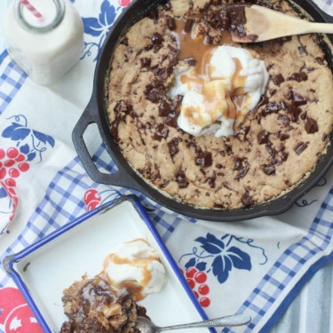 Gesalzener Karamell-Cookie-Skillet