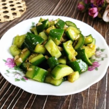 [8308] Cucumber Salad With Garlic, Vinegar And Sesame Oil Pāi Huáng Guā