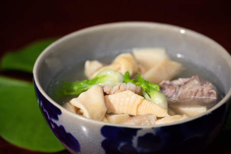 [8326] Bamboo Shoot Soup With Fresh And Pickled Streaky Pork/ Jīng Diǎn Yān Dǔ Xiān Each)