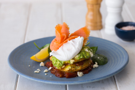 Corn And Zucchini Fritters With Smoked Salmon (2522 Kj)