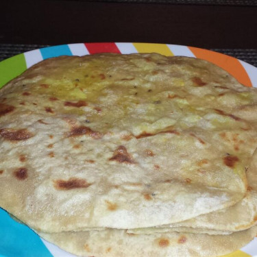 Aloo Paratha Mit Joghurt