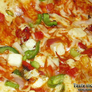 Paprika Paneer Pizza