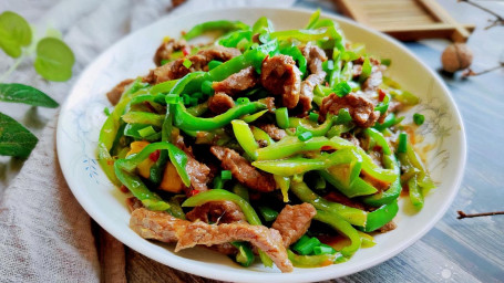 B5. Beef With Green Pepper （Qīng Jiāo Niú）