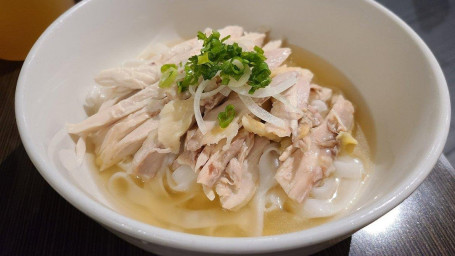 18 Chicken Noodle Soup Zhāo Pái Huáng Máo Jī Tāng Hé Fěn Phở Gà