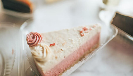 Strawberry Cream (4.5 Slice)