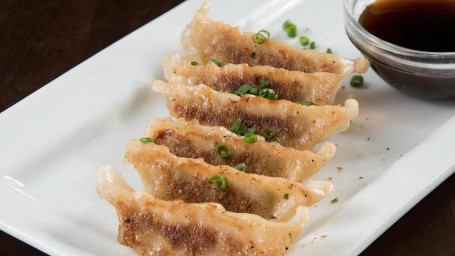 In Der Pfanne Gebratene Schweinefleisch-Gyoza-Knödel